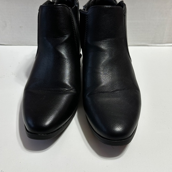 Women's Size 8.5  Croft & Barrow Black Booties - Picture 2 of 4